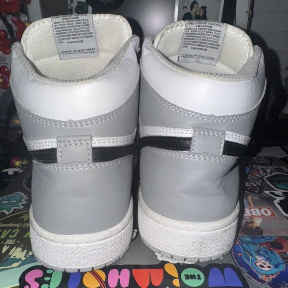 Nike Men's Air Jordan 1 Mid Light Smoke Grey White Sneakers 553558-112 Size 8 - Picture 4 of 6